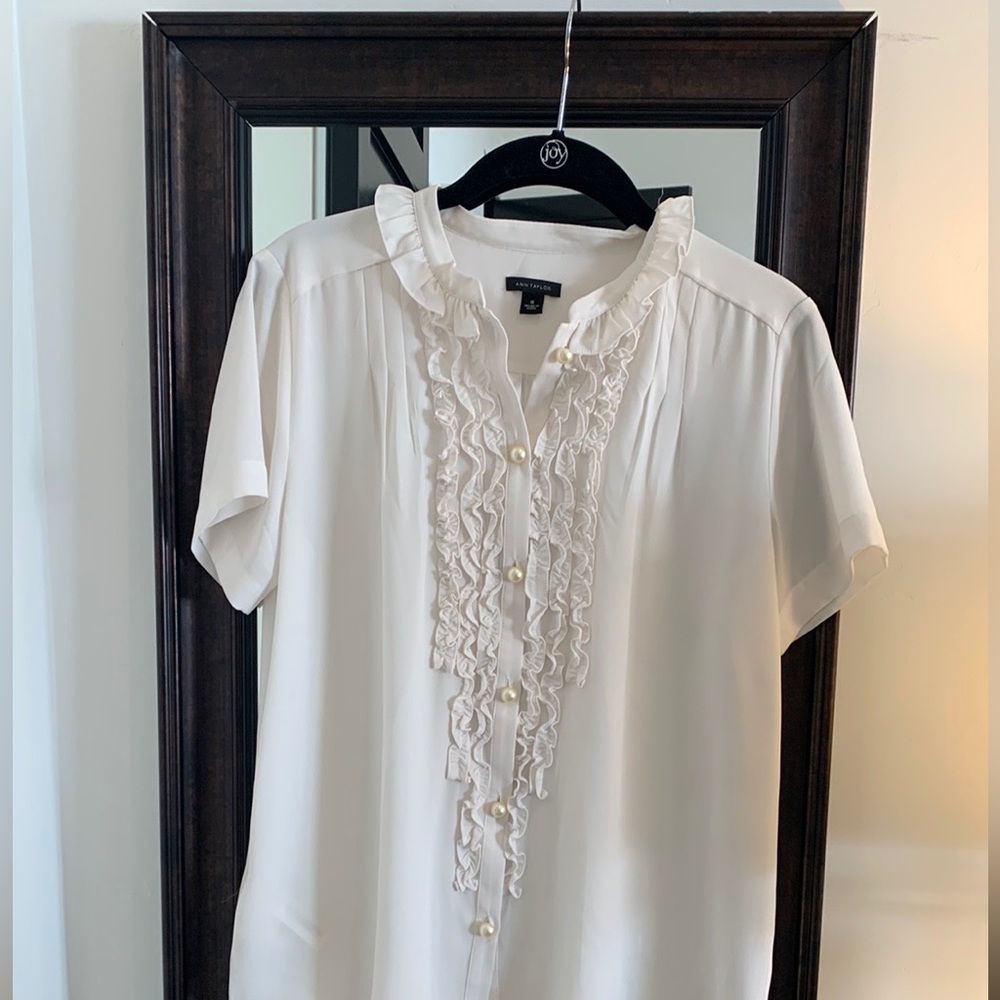 Ann Taylor pearl button ruffle blouse short sleeves